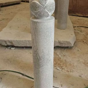 玉林 芝麻白花岗岩石材挡车石柱、停车柱、圆柱挡车柱、方柱挡车柱等