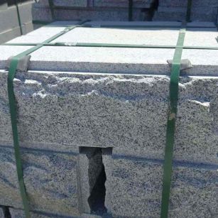 玉林 芝麻白花岗岩自然面成品