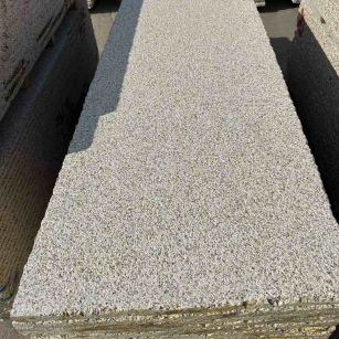 玉林 黄金麻花岗岩荔枝面毛板，半成品