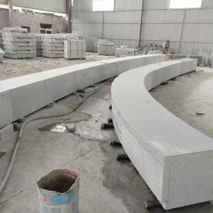 玉林芝麻白花岗岩石板材 园林光面弧形坐凳