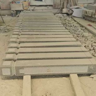 玉林 芝麻白异形加工雕刻-栏杆大柱，方柱