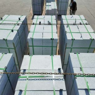 玉林 芝麻白花岗岩5公分地铺石 花岗岩厂家工厂装车日常