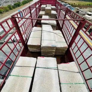 玉林 黄金麻花岗岩荔枝面，光面毛板装车完成