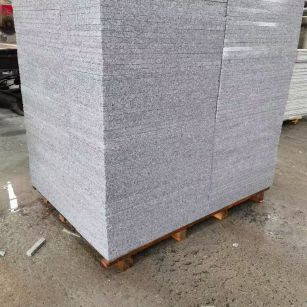 玉林 芝麻白火烧面1.8厚300*600地铺石，尺寸标准，厚薄均匀