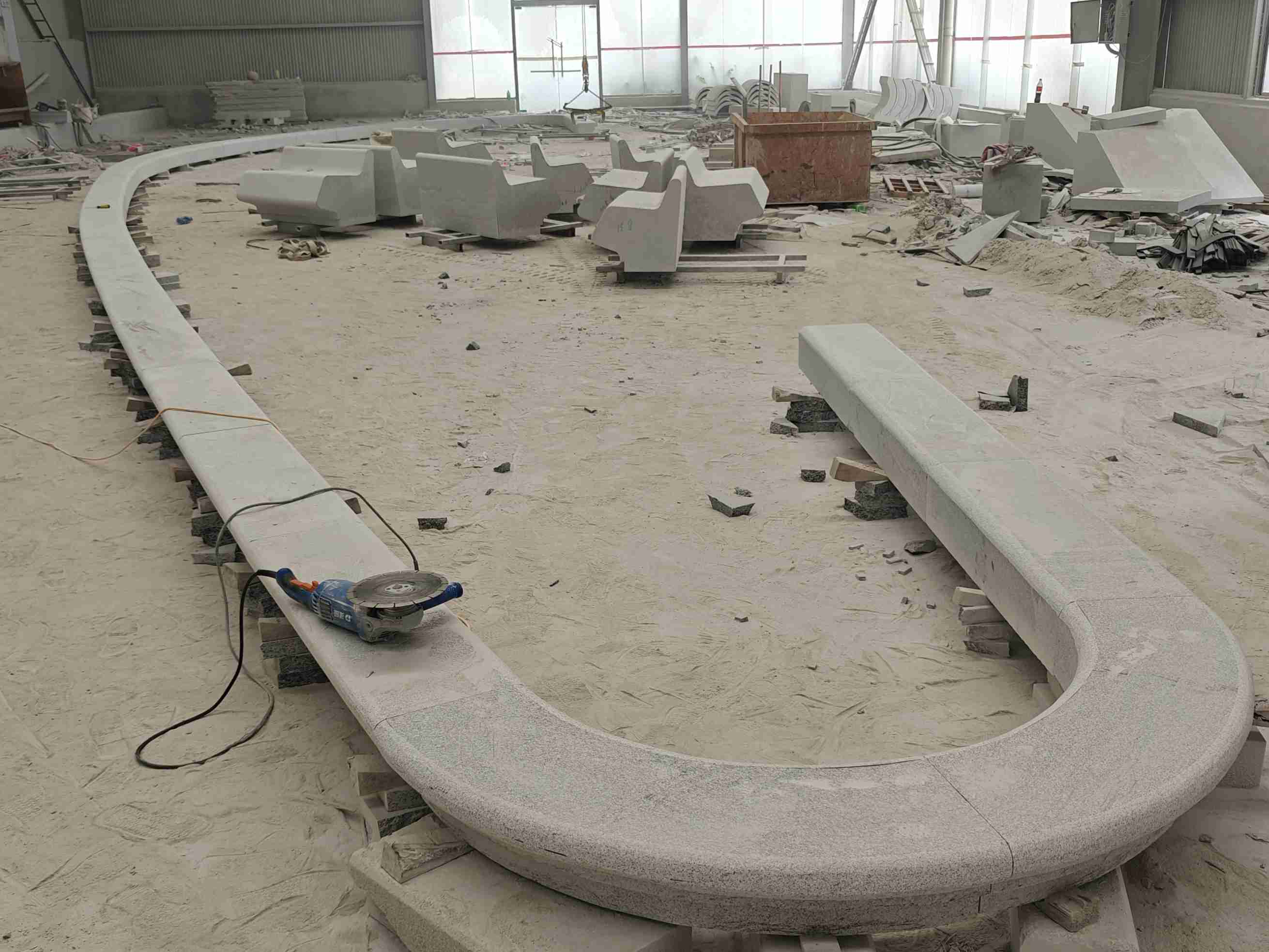 玉林 芝麻白花岗岩弧形花坛石，坐凳石