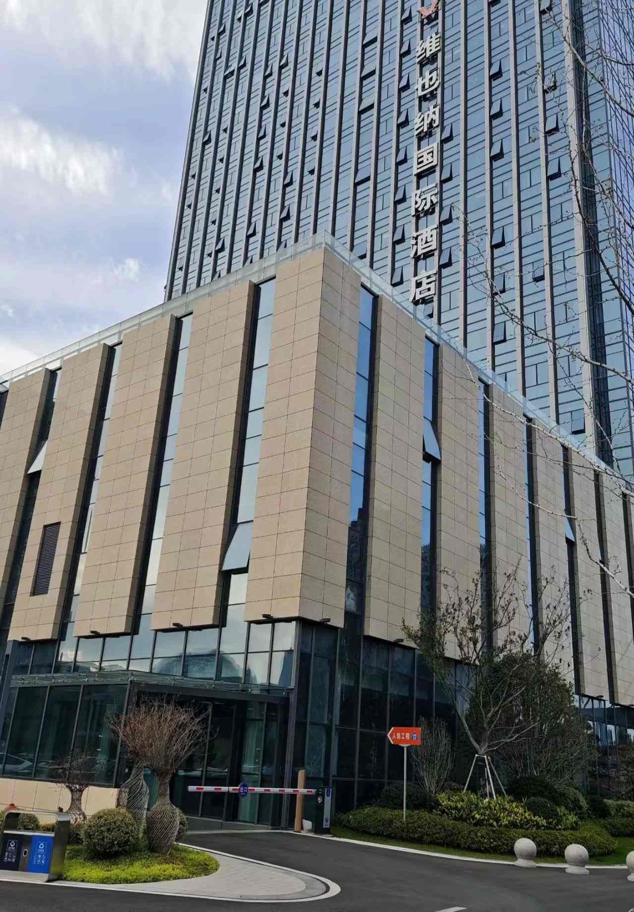 玉林 黄金麻花岗岩外墙干挂