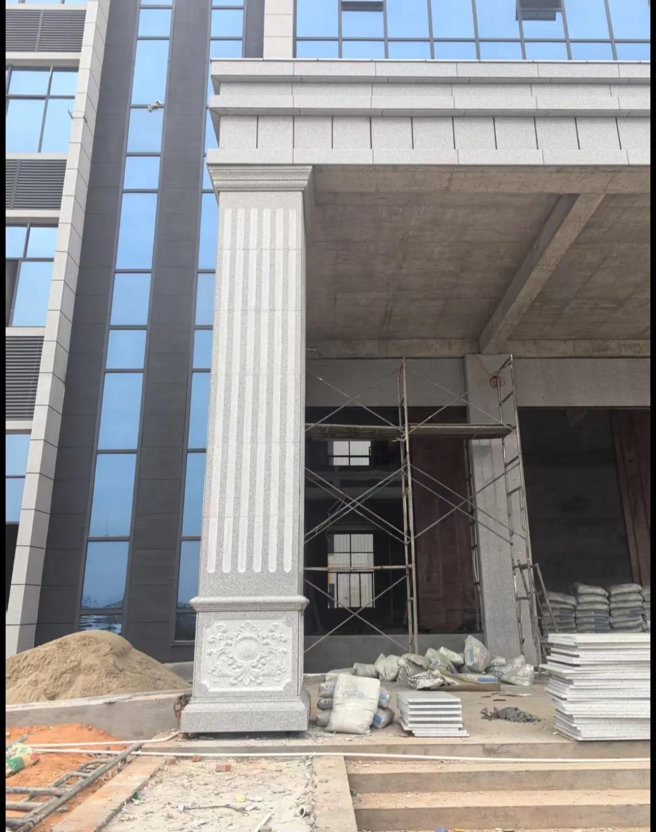 玉林 芝麻白光面花岗岩门楼大柱（罗马柱）配雕花底座