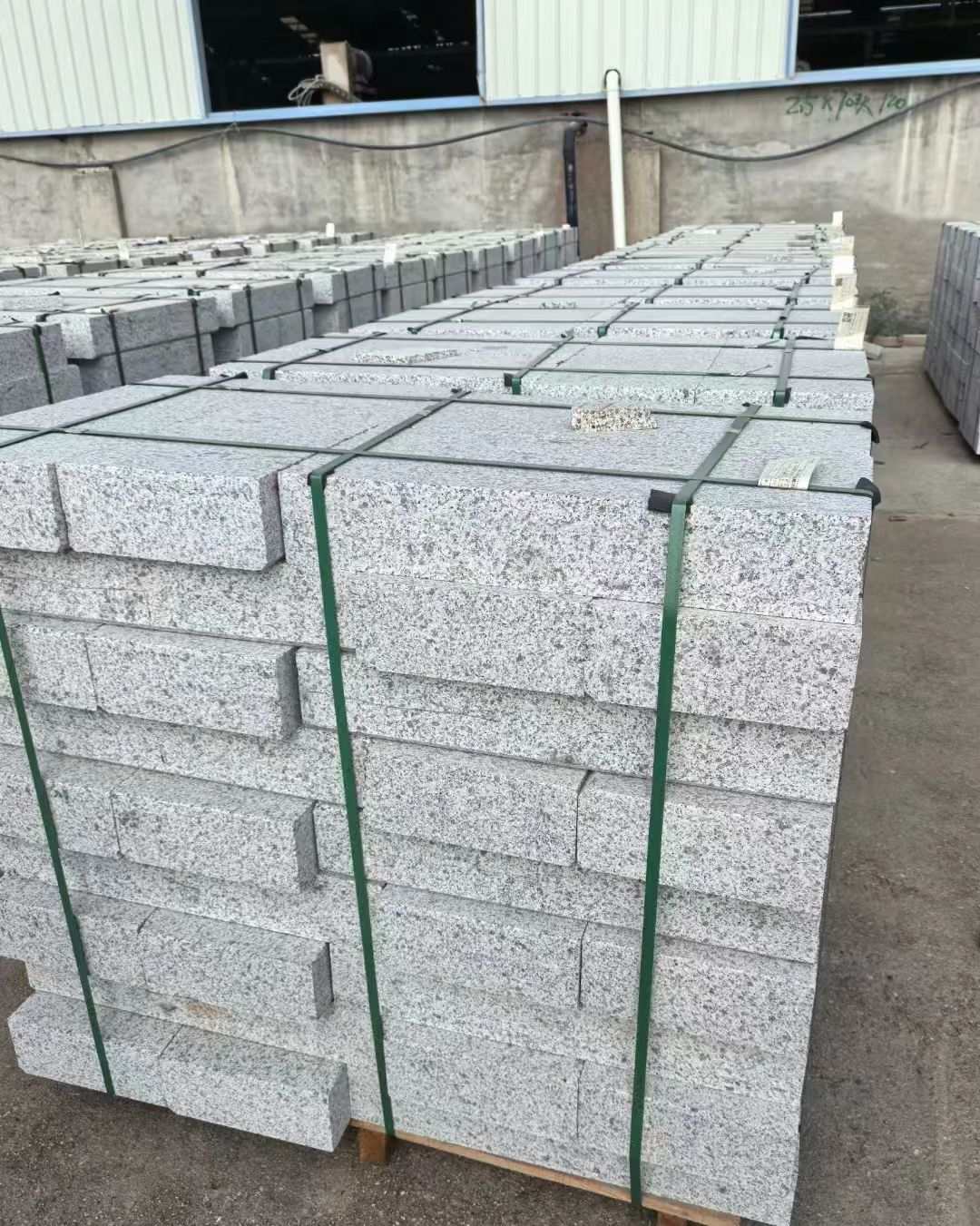 玉林 白麻花岗岩路沿石，弧形路沿石，道牙石，马路牙子，界石，路缘石，平沿石，直岩石，平缘石等