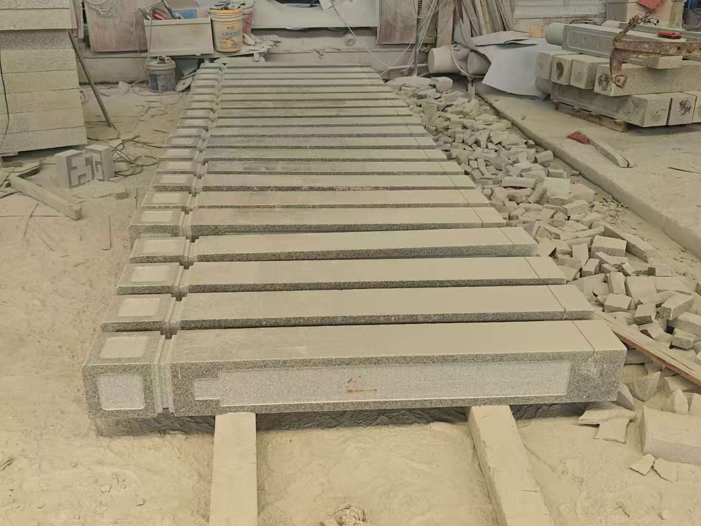 玉林 芝麻白异形加工雕刻-栏杆大柱，方柱