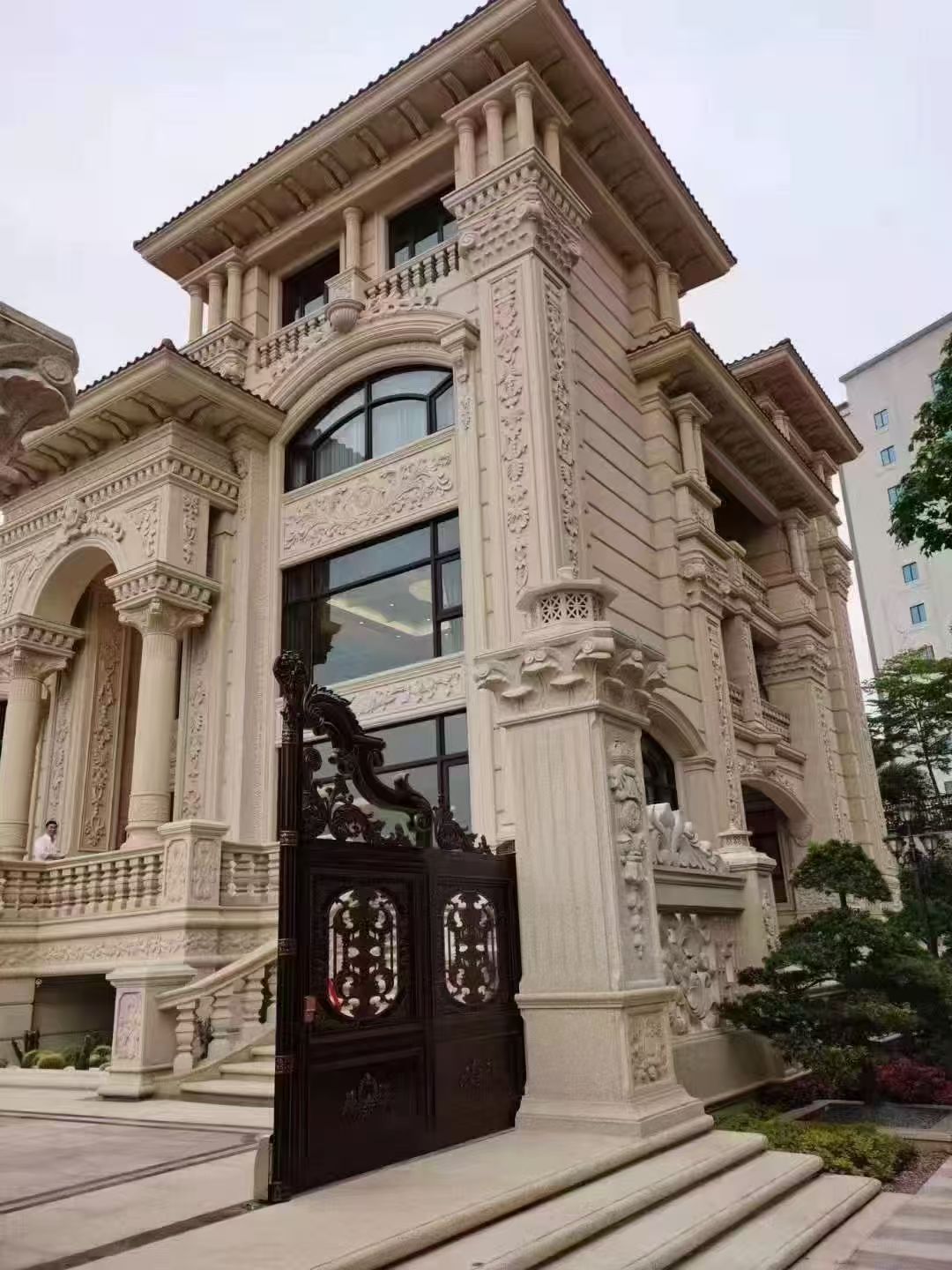 玉林 黄金麻花岗岩别墅外墙干挂效果展示