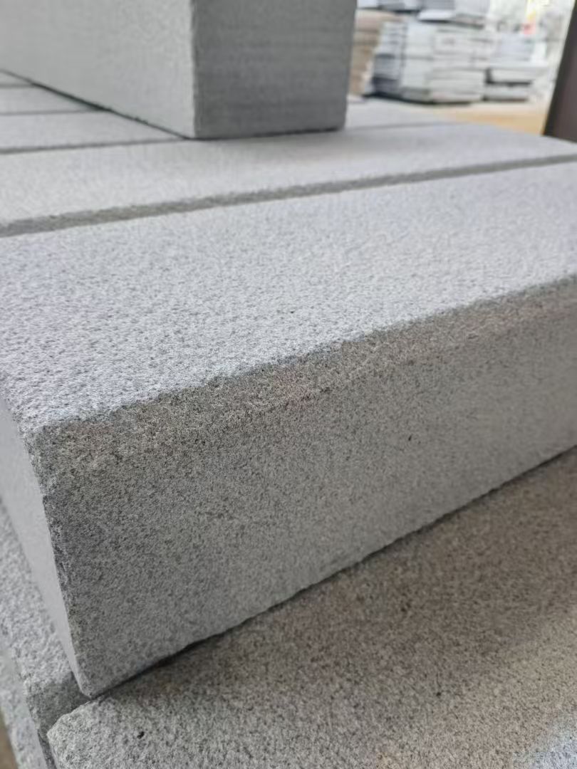 玉林 芝麻灰荔枝面路沿石