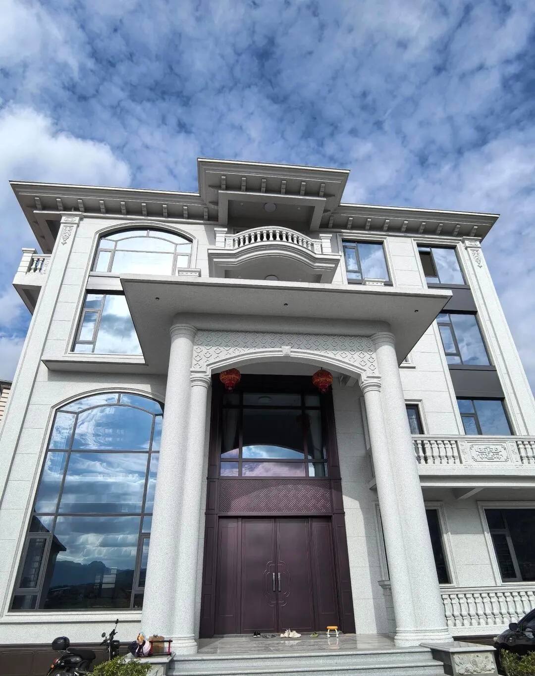 玉林白麻别墅外墙干挂石材效果示例