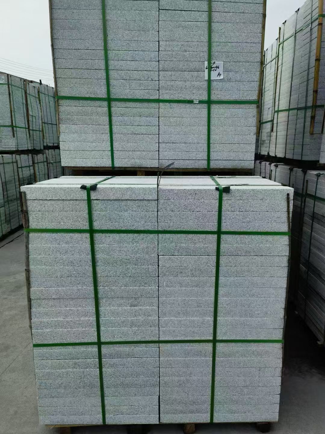 玉林 芝麻白火烧，园林广场市政工程地铺石，1.8~5.0厚均有现货