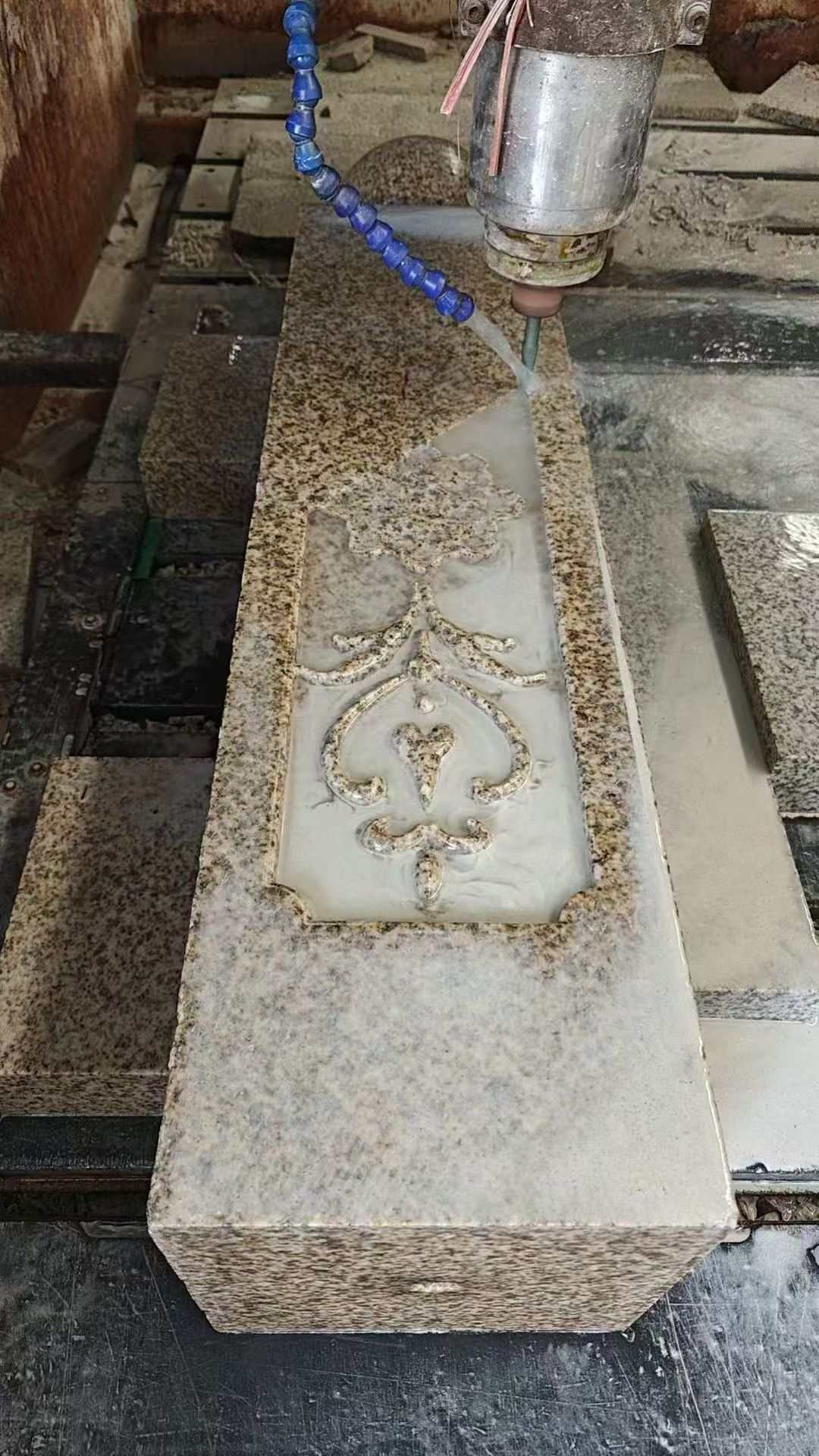 玉林 黄金麻花岗岩异形加工雕刻栏杆大柱