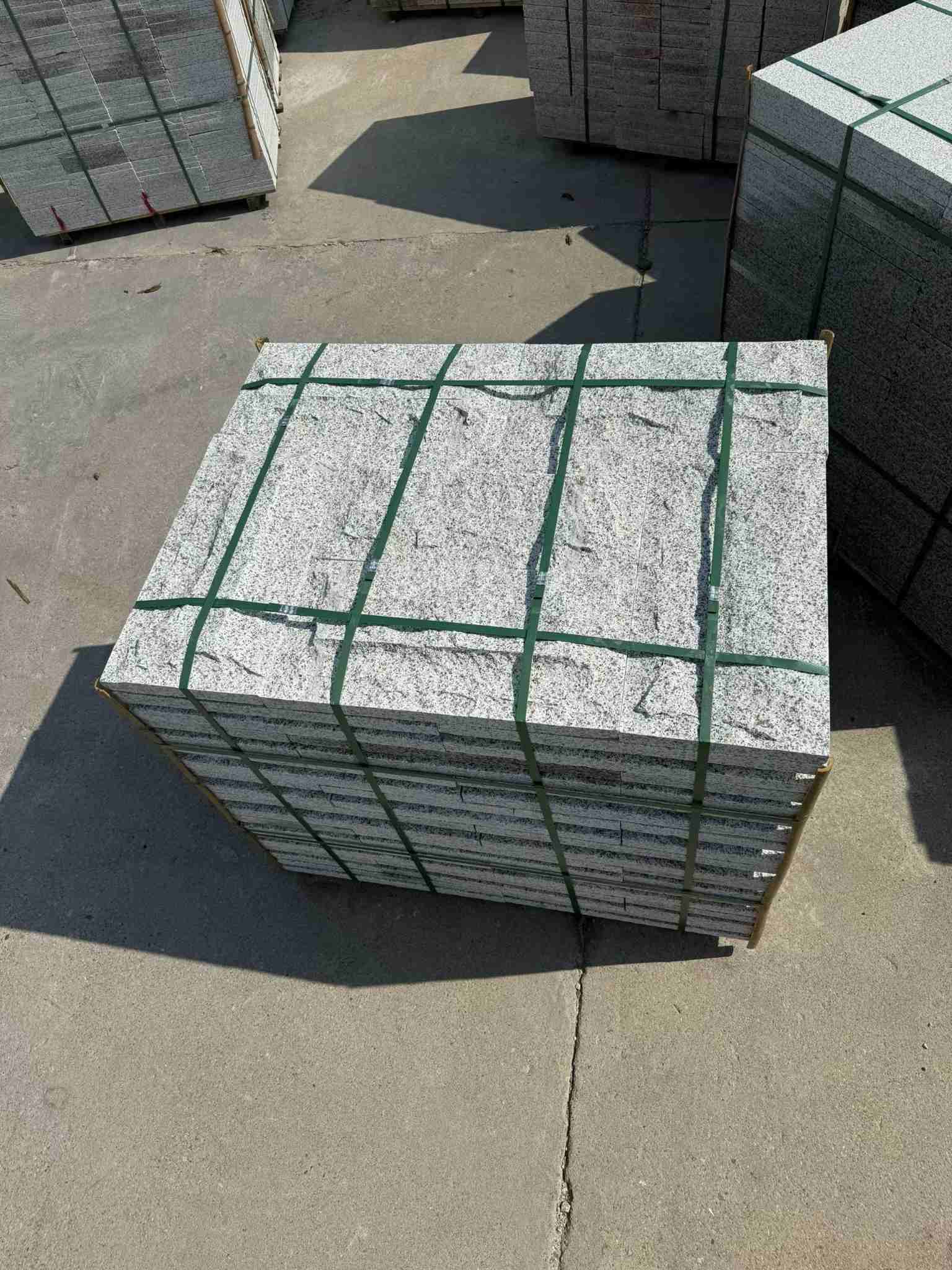 玉林 白麻花岗岩石材自然面蘑菇石成品