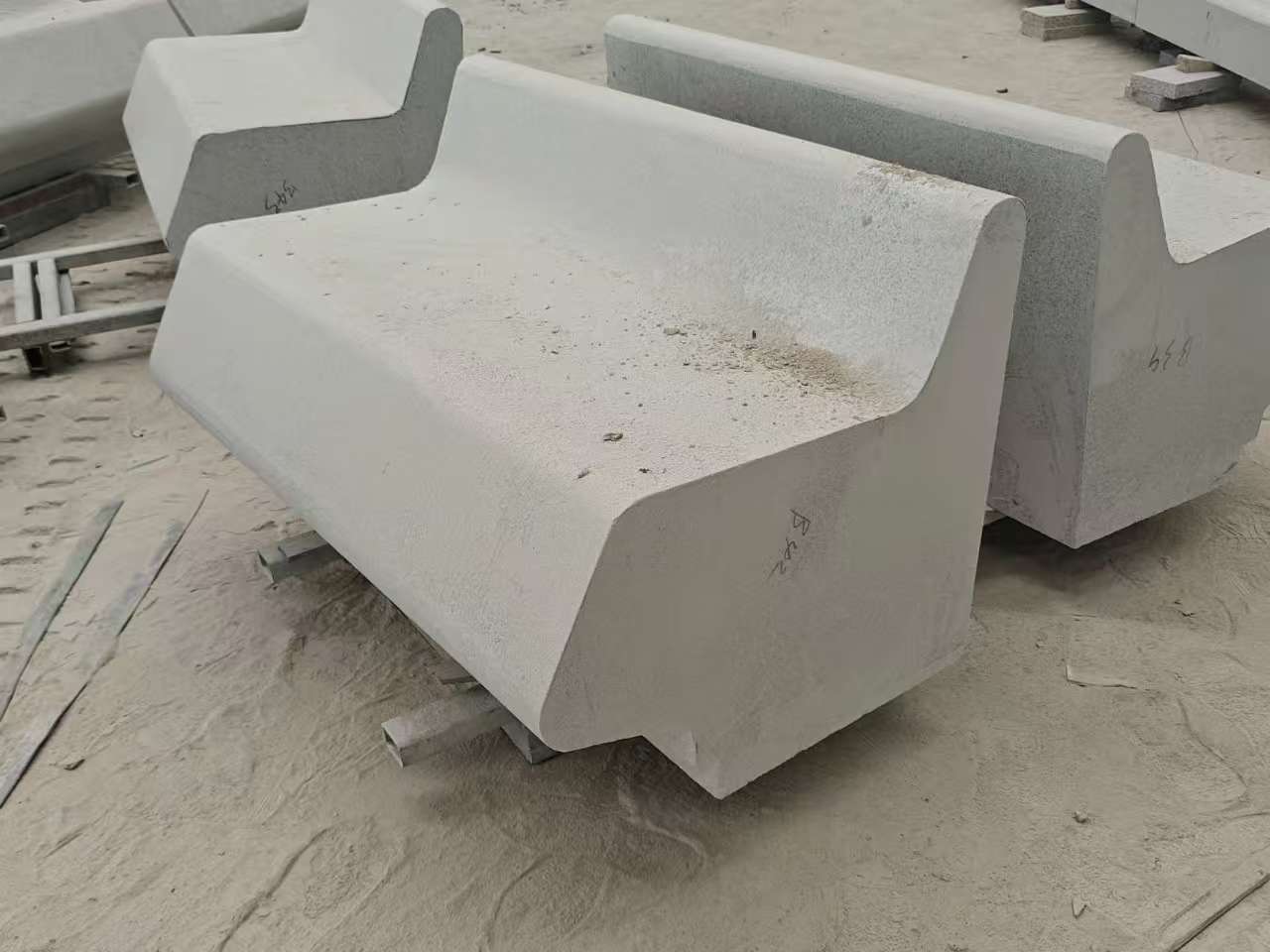 玉林 芝麻白花岗岩异形坐凳，石凳