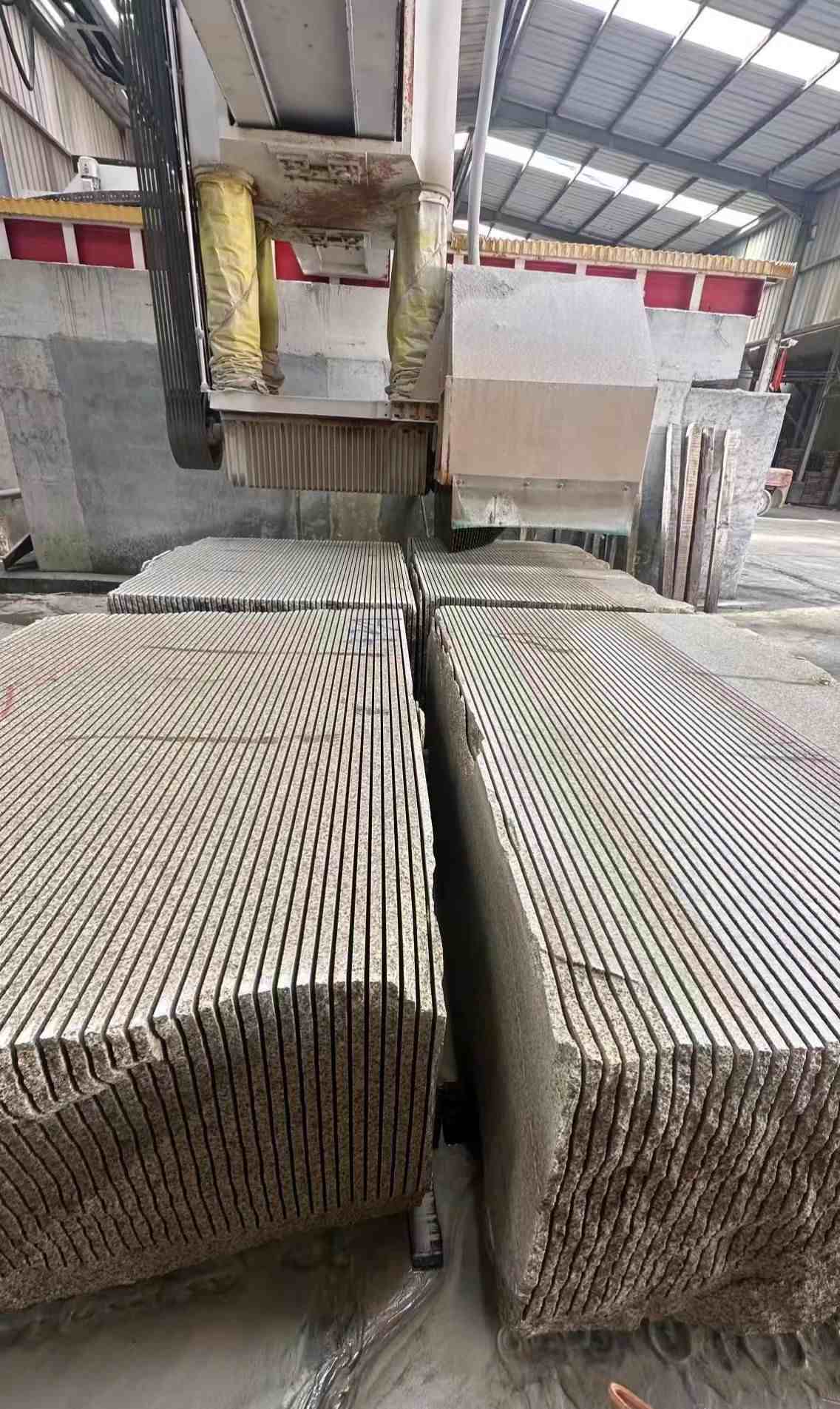 玉林 车间生产日常，黄金麻白麻花岗岩