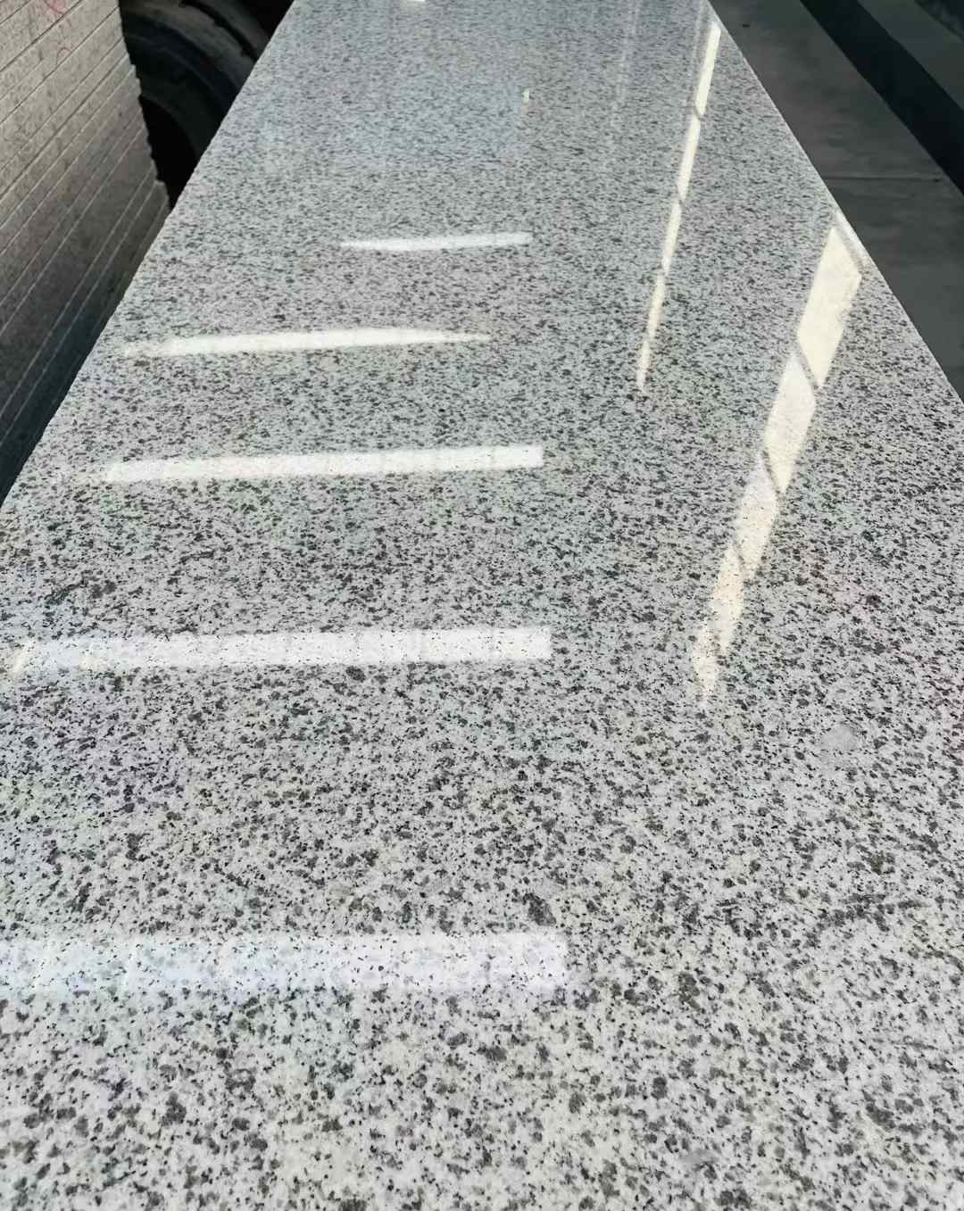 玉林 白麻花岗岩光面毛板